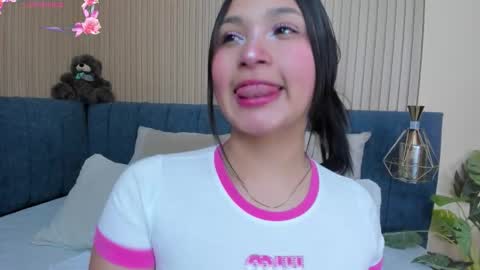 Snapshot of angel__ponce chatting on 11, 10, 2025 angel__ponce online show from 11, 10, 2025