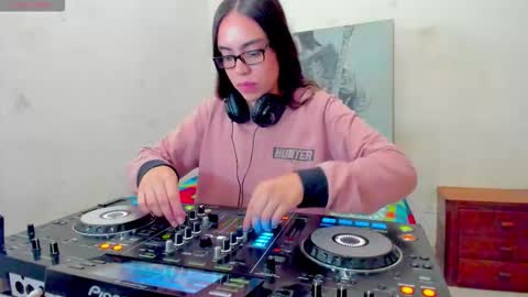 Snapshot of angel_blondie_ chatting on 22, 10, 2025 Anglica online show from 22, 10, 2025