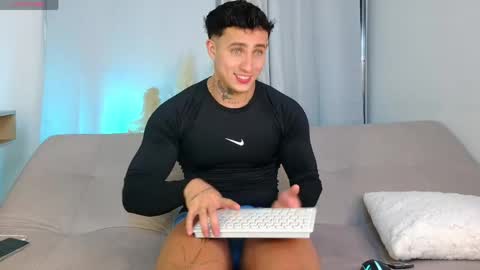 Snapshot of angel_boy01 chatting on 7, 6, 2026 angel_boy01 online show from 7, 6, 2026