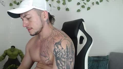 Snapshot of angel_curl chatting on 20, 12, 2025 Angel Curl online show from 20, 12, 2025