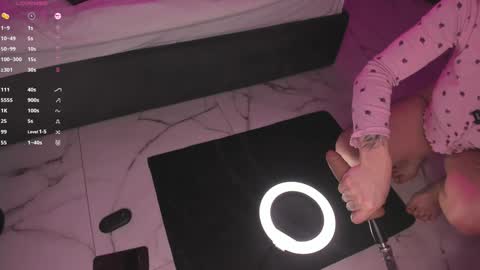 Snapshot of angel_face_devil_mind chatting on 19, 12, 2025 Viktoria online show from 19, 12, 2025