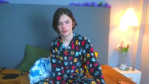 Snapshot of angel_shiny chatting on 10, 2, 2025 Angel online show from 10, 2, 2025