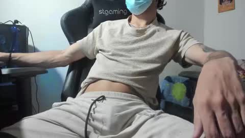 Snapshot of angel_straight chatting on 13, 11, 2025 angel_straight online show from 13, 11, 2025