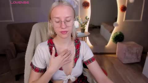 Snapshot of angel_tessa chatting on 6, 7, 2026 Angelica online show from 6, 7, 2026