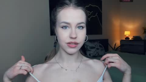Snapshot of angel_to_burn chatting on 6, 6, 2026 SofiaSofi online show from 6, 6, 2026