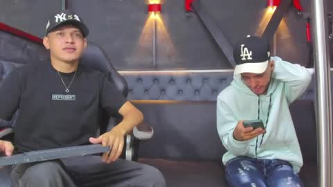 angel_villareal_ online show from 28, 4, 2026