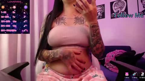 Snapshot of angela_lauren chatting on 18, 12, 2025 Angela online show from 18, 12, 2025