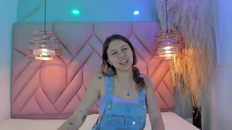 Snapshot of angelaa_cute chatting on 8, 12, 2024 ANGELA online show from 8, 12, 2024