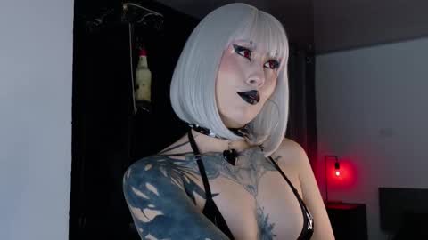 Snapshot of angelabl0odborne chatting on 9, 10, 2025 Angela help me reach 100 thumbs up online show from 9, 10, 2025