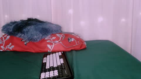 Snapshot of angelainparis28 chatting on 18, 12, 2025 ANGELA online show from 18, 12, 2025