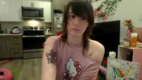 Snapshot of angelalice555 chatting on 5, 10, 2025 angelalice555 online show from 5, 10, 2025