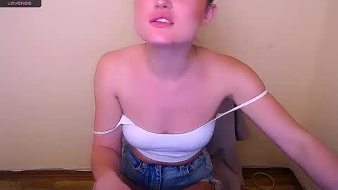 Snapshot of angelalice_ chatting on 1, 3, 2025 Alice online show from 1, 3, 2025