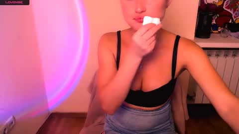 Snapshot of angelalice_ chatting on 30, 9, 2025 Alice online show from 30, 9, 2025