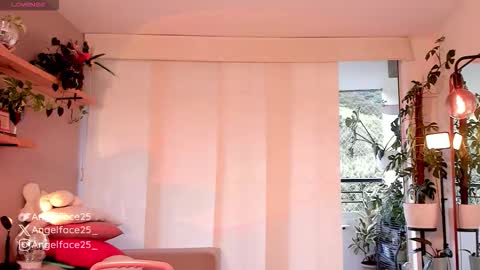 Snapshot of angelface25_ chatting on 18, 10, 2025 . online show from 18, 10, 2025