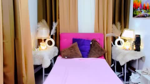 Snapshot of angelic076039 chatting on 12, 10, 2025 MISS PAU online show from 12, 10, 2025