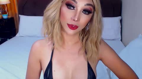 Snapshot of angelicqueents chatting on 8, 11, 2025 MS. AMALIA online show from 8, 11, 2025