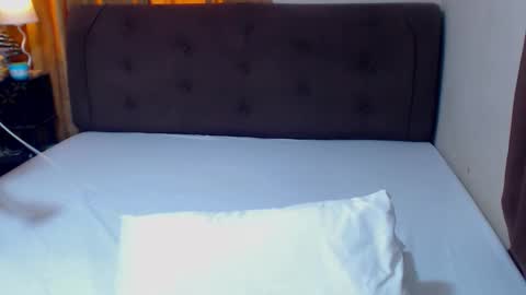 Snapshot of angelicqueents chatting on 12, 11, 2025 MS. AMALIA online show from 12, 11, 2025