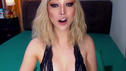 Snapshot of angelicqueents chatting on 17, 11, 2025 MS. AMALIA online show from 17, 11, 2025