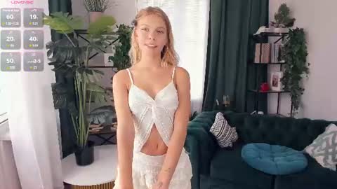 Snapshot of angelinahass chatting on 8, 8, 2026 Alice WOW online show from 8, 8, 2026