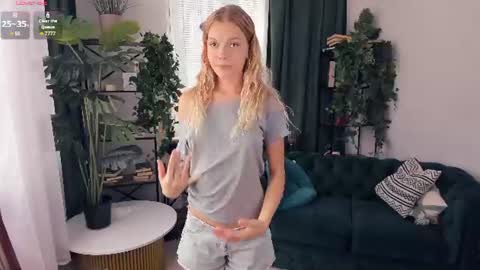 Snapshot of angelinahass chatting on 9, 8, 2026 Alice WOW online show from 9, 8, 2026