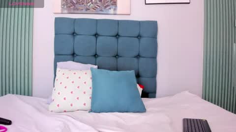Snapshot of angelitawild_ chatting on 5, 8, 2026 angel online show from 5, 8, 2026