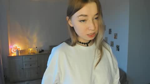 Snapshot of angella_mills chatting on 6, 11, 2025 angella_mills online show from 6, 11, 2025