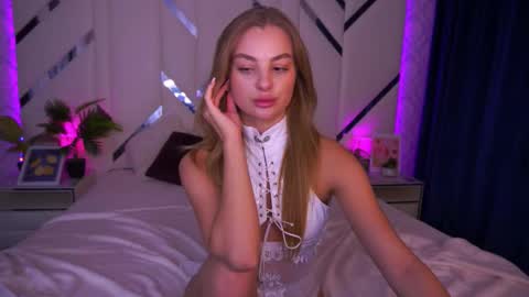 Snapshot of angelleyess chatting on 17, 10, 2025 angelleyess online show from 17, 10, 2025