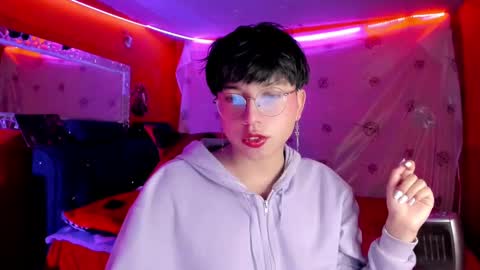 Snapshot of angellonfire chatting on 18, 9, 2025 Angel  online show from 18, 9, 2025