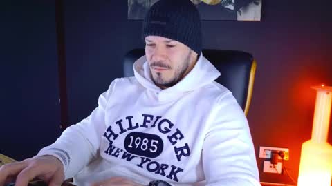 Snapshot of angeloeric chatting on 28, 1, 2025 BlackWolf online show from 28, 1, 2025