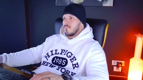 Snapshot of angeloeric chatting on 28, 1, 2025 BlackWolf online show from 28, 1, 2025