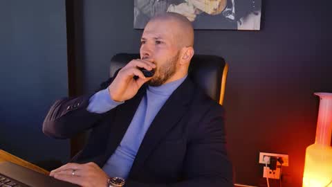 Snapshot of angeloeric chatting on 24, 11, 2025 BlackWolf online show from 24, 11, 2025