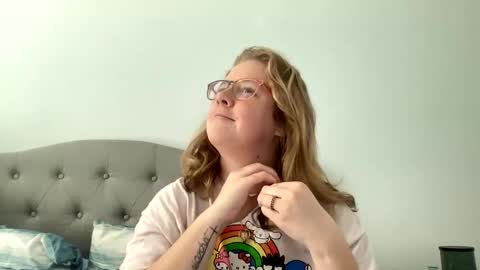 Snapshot of angeloflight273360 chatting on 1, 1, 2025 Angel of Light online show from 1, 1, 2025