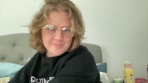Snapshot of angeloflight273360 chatting on 12, 3, 2025 Angel of Light online show from 12, 3, 2025