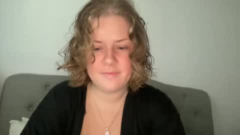 Snapshot of angeloflight273360 chatting on 12, 9, 2025 Angel of Light online show from 12, 9, 2025