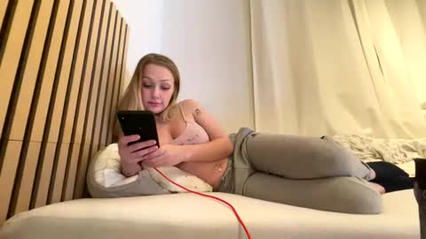 Angeloiid   white fakeboobs lingerie skinny norway online show from 11, 9, 2025