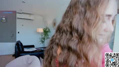 Snapshot of angelpaull chatting on 4, 12, 2025 Angel online show from 4, 12, 2025