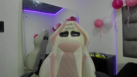 Snapshot of angely_js chatting on 1, 11, 2025 angely_js online show from 1, 11, 2025