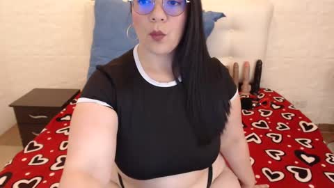 Snapshot of angie_bbw chatting on 8, 9, 2025 Angie online show from 8, 9, 2025