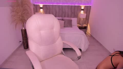 angie_smith_x online show from 1, 4, 2026