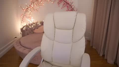 Anny online show from 10, 6, 2026