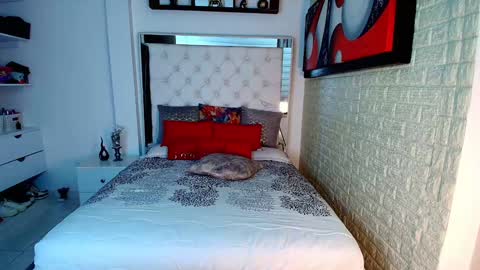 laura  online show from 18, 10, 2025