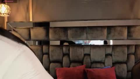 Ani  online show from 4, 10, 2025