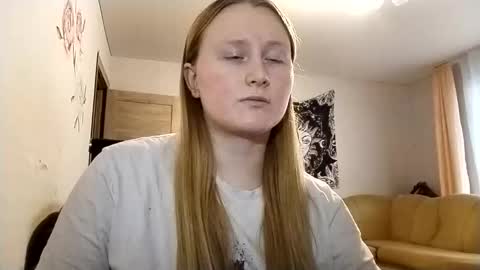 Snapshot of anika_lipps chatting on 8, 10, 2025 Anika online show from 8, 10, 2025