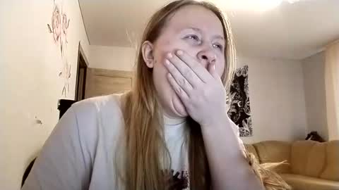 Snapshot of anika_lipps chatting on 4, 12, 2025 Anika online show from 4, 12, 2025