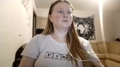 Snapshot of anika_lipps chatting on 18, 12, 2025 Anika online show from 18, 12, 2025