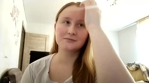 Snapshot of anika_lipps chatting on 7, 6, 2026 Anika online show from 7, 6, 2026