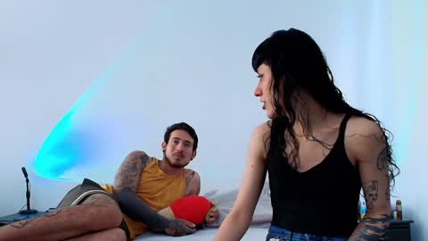 Snapshot of anika_lowen chatting on 15, 1, 2025 Anika And Lowen Your Thumbs Up Are Super Important For Us  online show from 15, 1, 2025