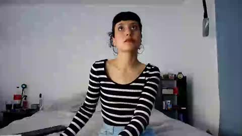 Snapshot of anika_lowen chatting on 19, 2, 2025 Anika And Lowen Your Thumbs Up Are Super Important For Us  online show from 19, 2, 2025