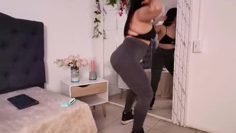 Lauren Anika online show from 12, 3, 2025