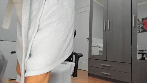 Snapshot of anisialuna_ chatting on 2, 1, 2025 Luna online show from 2, 1, 2025